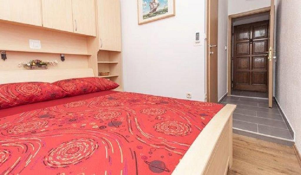 Apartments And Rooms Misic Trogir Bagian luar foto