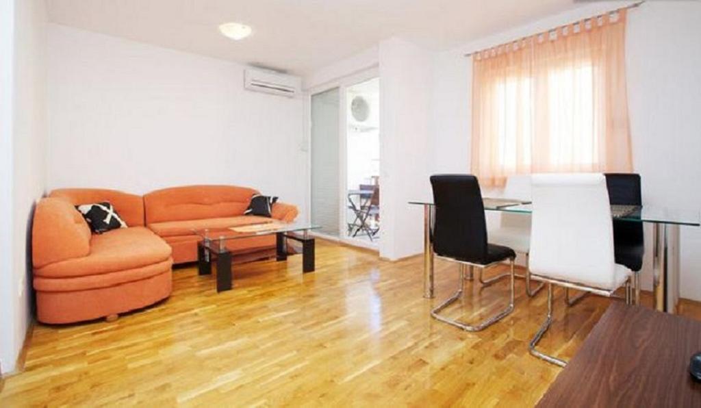 Apartments And Rooms Misic Trogir Bagian luar foto