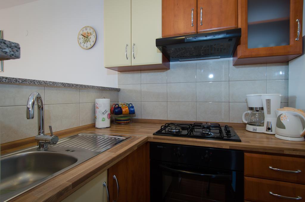 Apartments And Rooms Misic Trogir Bagian luar foto