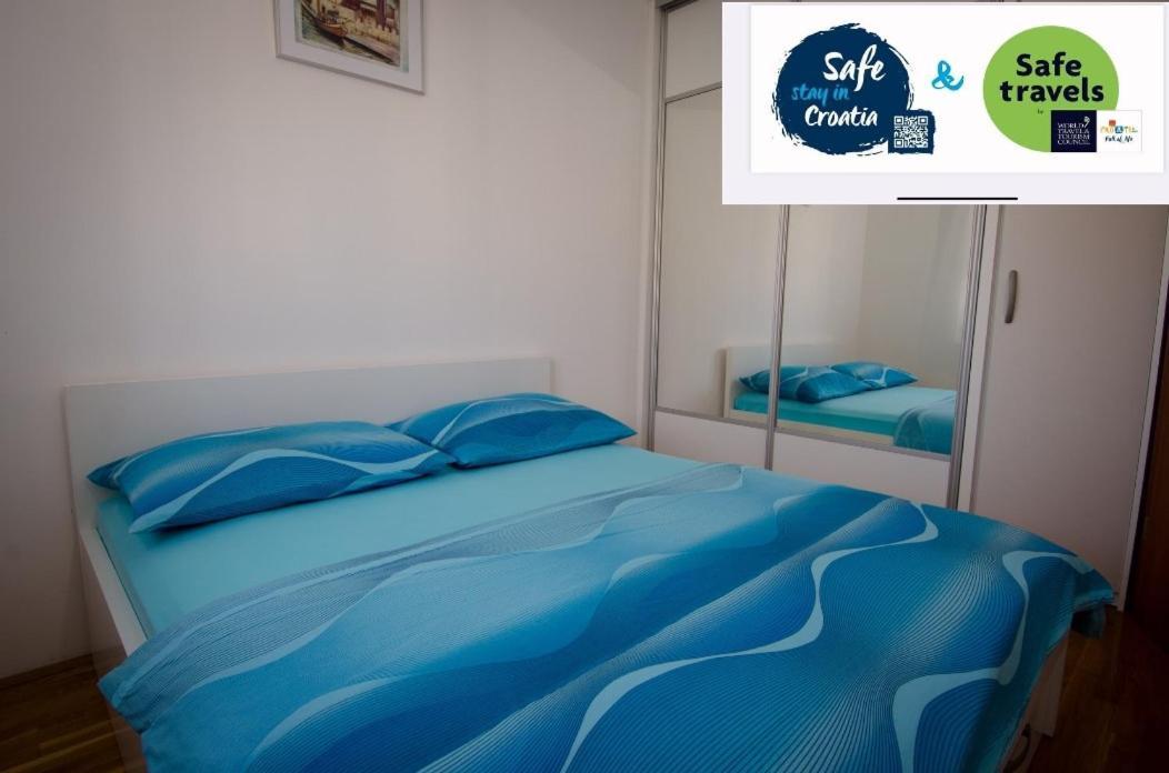 Apartments And Rooms Misic Trogir Bagian luar foto