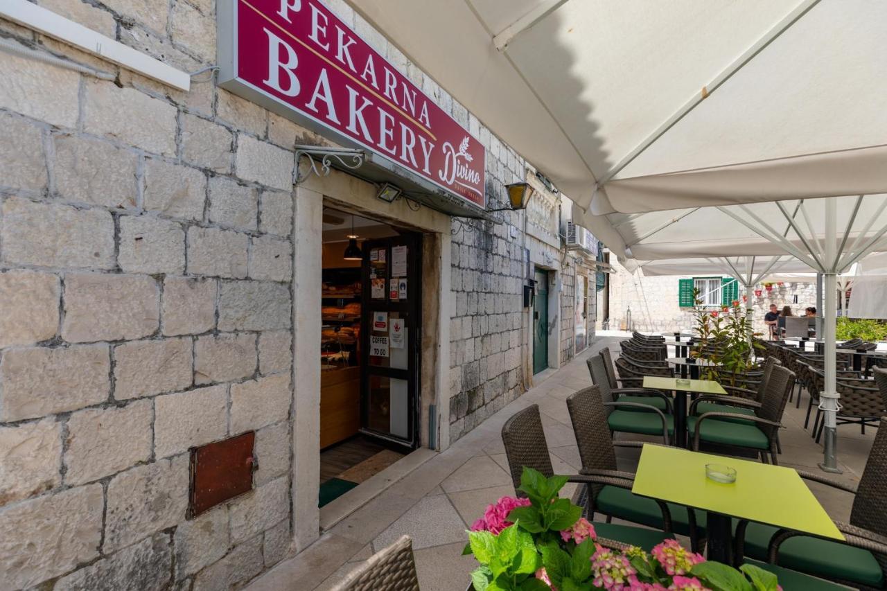 Apartments And Rooms Misic Trogir Bagian luar foto