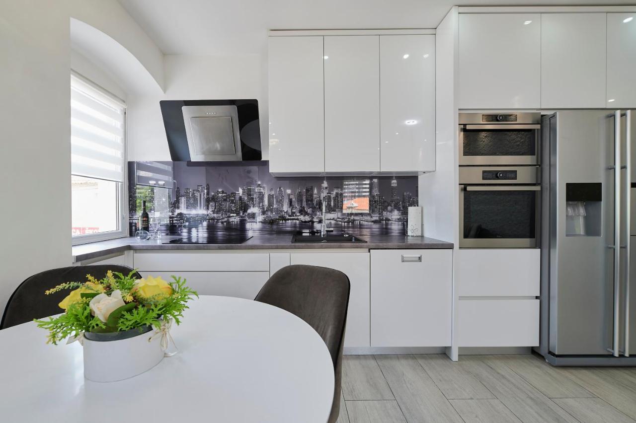 Apartments And Rooms Misic Trogir Bagian luar foto